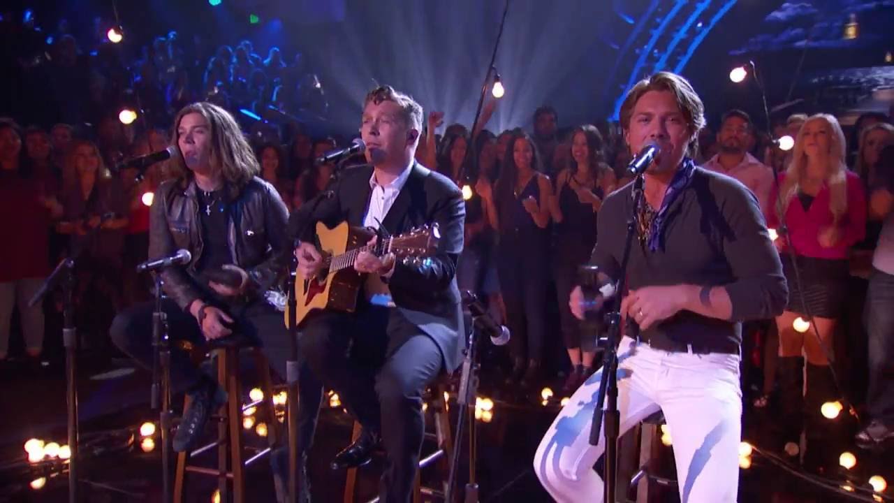Hanson live on tour